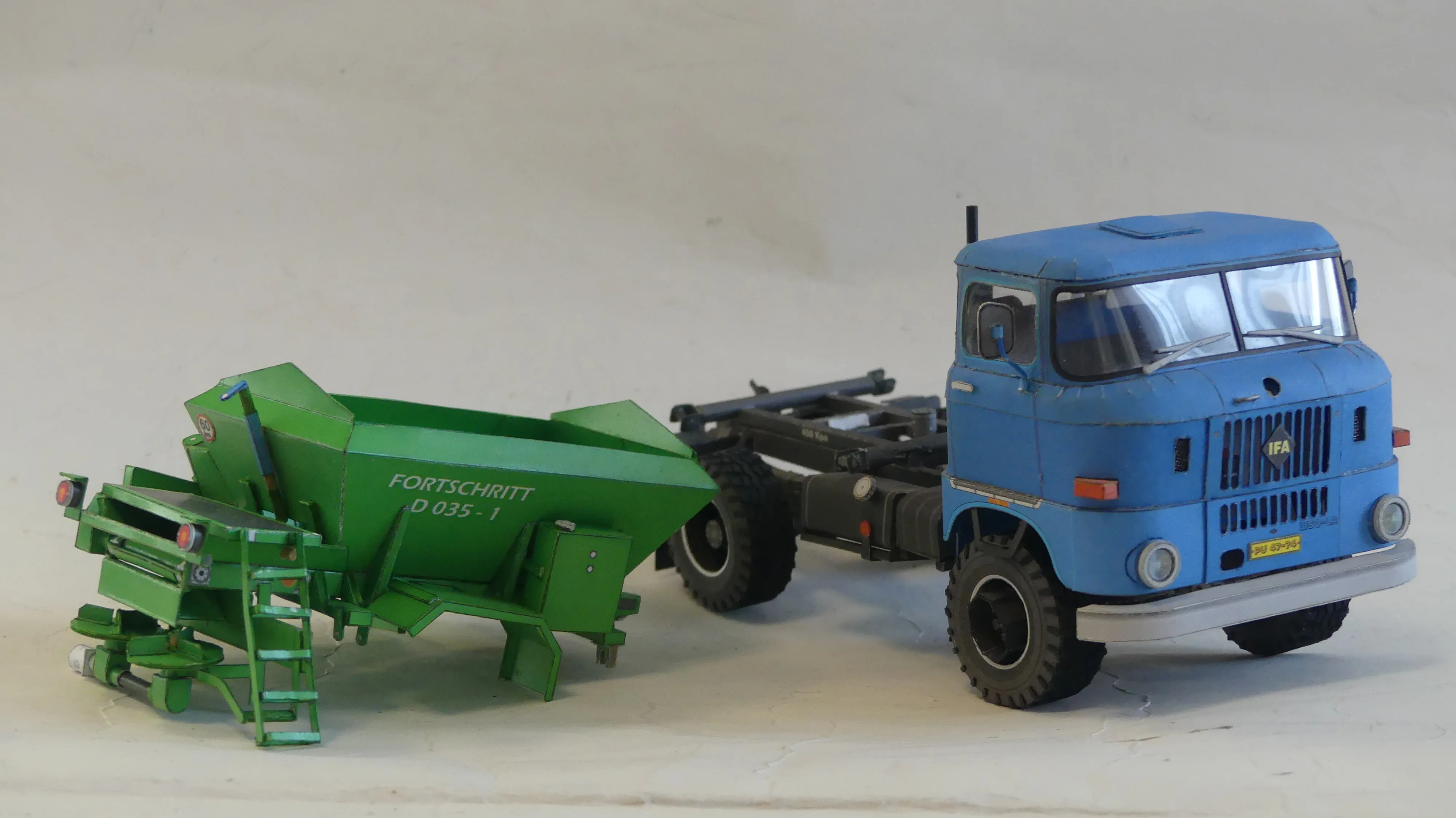 IFA W50 4x4 Agro s rozmetadlom Fotschritt D 035-1